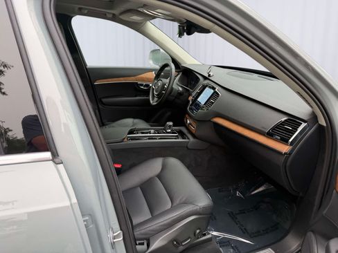 Used 2025 Volvo XC90 B6 Plus AWD/4WD image 11
