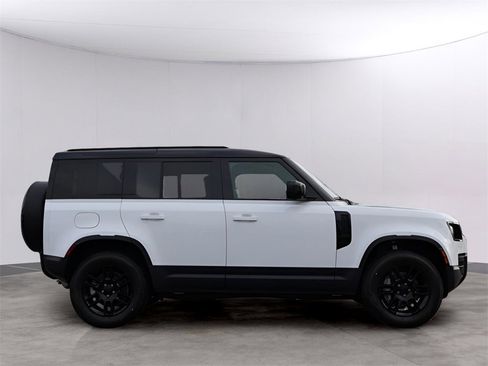 New 2026 Land Rover Defender 110 S image 4