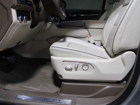 Used 2024 GMC Yukon XL Denali AWD/4WD image 22