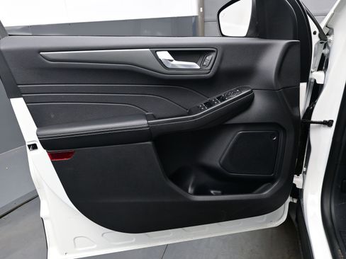 Used 2025 Ford Escape SE FWD image 10