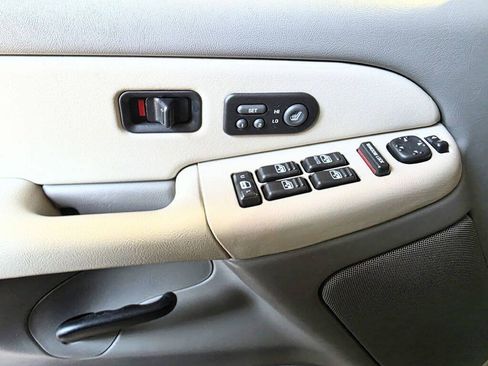 Used 2002 Chevrolet Suburban LT RWD image 14