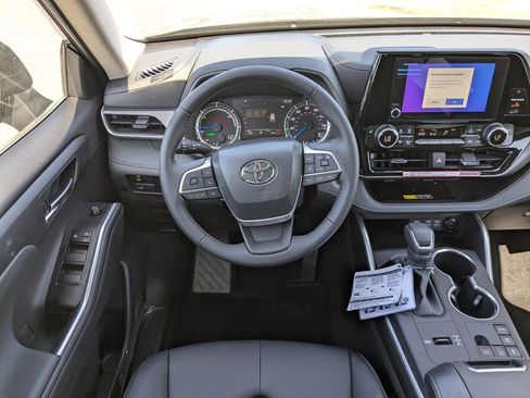 New 2026 Toyota Highlander XLE AWD/4WD image 14