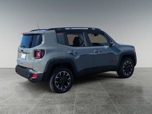 Used 2023 Jeep Renegade Trailhawk image 5