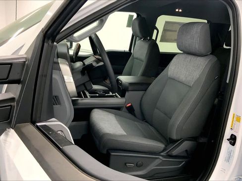 New 2026 Ford F250 XLT w/ XLT Premium Package AWD/4WD image 8