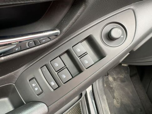 Used 2022 Chevrolet Trax LT w/ LT Convenience Package image 13