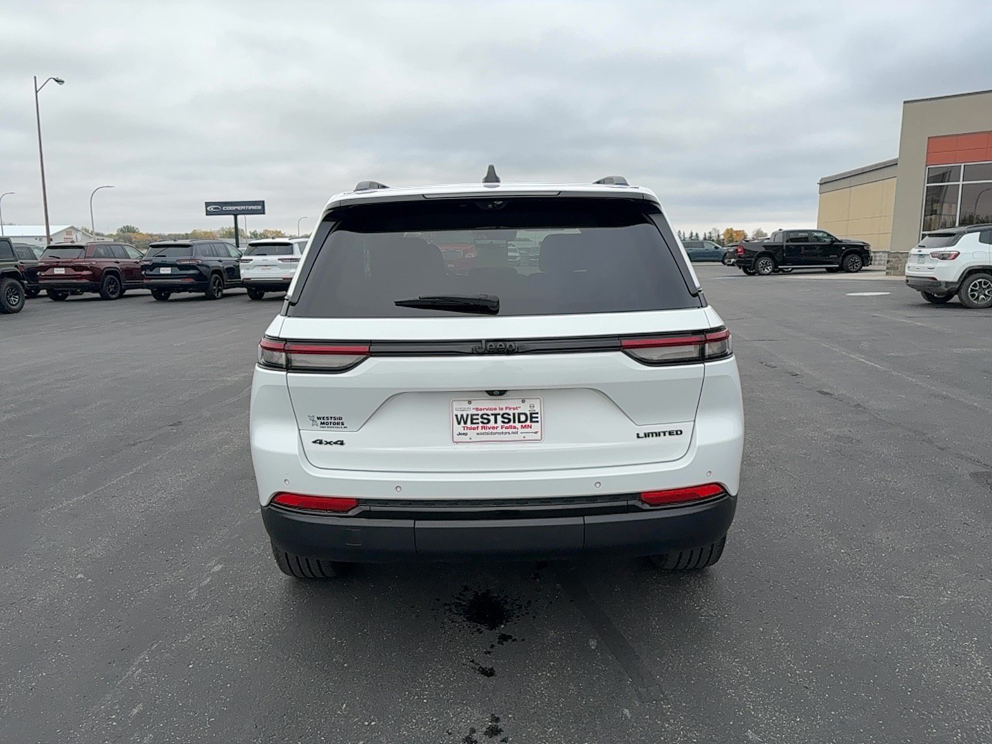 Used 2023 Jeep Grand Cherokee Limited w/ Luxury Tech Group II AWD/4WD image 6