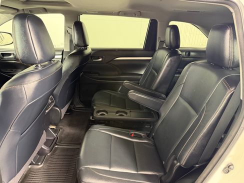 Used 2016 Toyota Highlander XLE AWD/4WD image 18