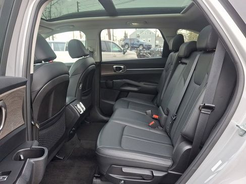 Used 2023 Kia Sorento S w/ Panoramic Sunroof Package image 10