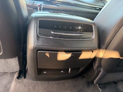 Used 2022 Cadillac Escalade Premium Luxury w/ Performance Package AWD/4WD image 32