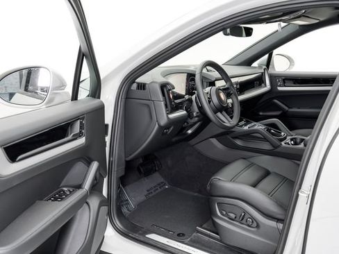 New 2026 Porsche Cayenne Coupe AWD/4WD image 7