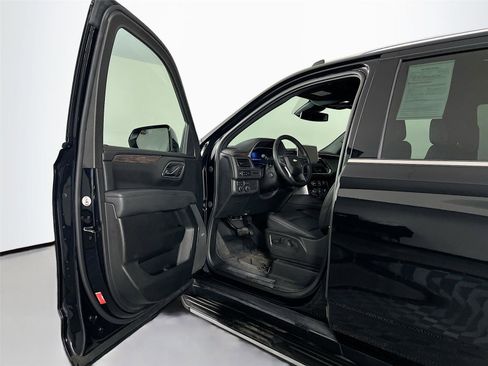 Used 2023 Chevrolet Tahoe LT w/ Luxury Package image 17