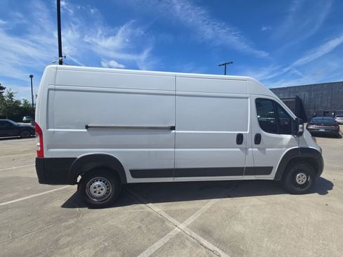 Used 2025 RAM ProMaster 2500 w/ Convenience Group FWD image 4
