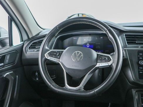 Used 2023 Volkswagen Tiguan SE w/ Panoramic Sunroof Package FWD image 12