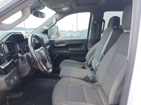 Used 2024 Chevrolet Silverado 2500 LT AWD/4WD image 5