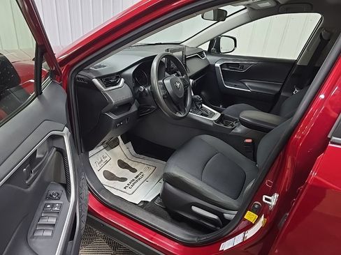 Used 2019 Toyota RAV4 LE w/ All Weather Liner Package AWD/4WD image 31