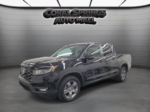 Used 2025 Honda Ridgeline TrailSport image 3