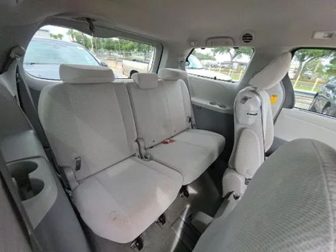 Used 2014 Toyota Sienna LE FWD image 8