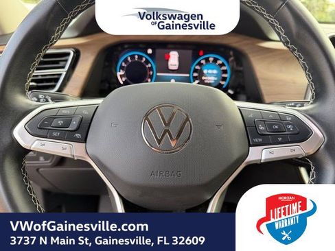 Used 2025 Volkswagen Atlas SE image 23