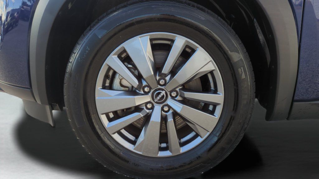 Certified 2025 Nissan Pathfinder SV FWD image 24