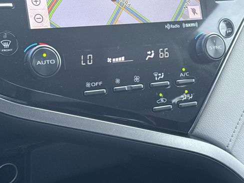 Used 2019 Toyota Camry XLE image 20