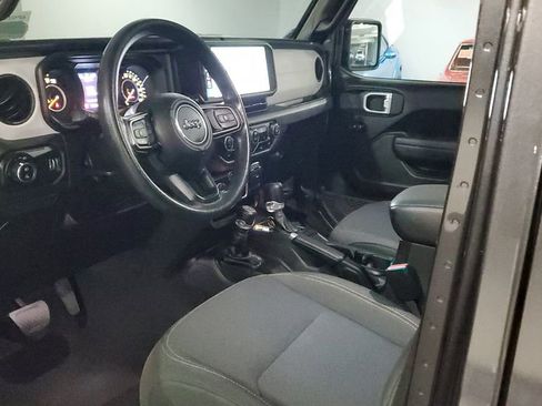 Used 2025 Jeep Gladiator Sport image 18