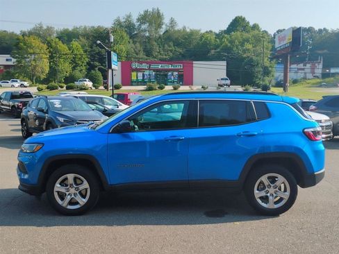 Used 2024 Jeep Compass Latitude w/ Altitude Special Edition AWD/4WD image 8