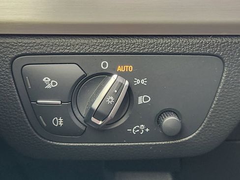 Used 2018 Audi SQ5 Premium Plus w/ Navigation Package image 24