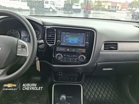 Used 2018 Mitsubishi Outlander ES AWD/4WD image 11