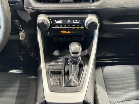 Used 2021 Toyota RAV4 LE w/ Carpet Mat Package (TMS) FWD image 20