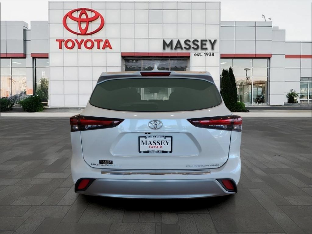 New 2026 Toyota Highlander Platinum AWD/4WD image 6