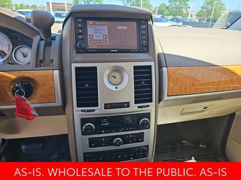 Used 2008 Chrysler Town & Country Limited w/ Entertainment Group #3 FWD image 21