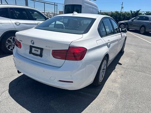 Used 2018 BMW 320i xDrive Sedan w/ Premium Package AWD/4WD image 7