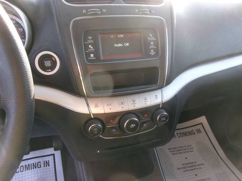 Used 2019 Dodge Journey SE image 15