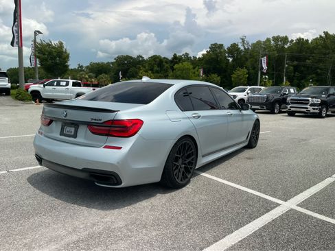 Used 2018 BMW 740i w/ M Sport Package RWD image 5