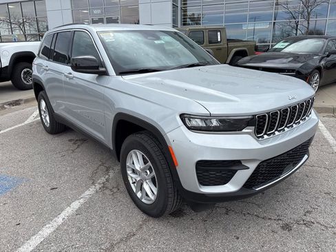 New 2026 Jeep Grand Cherokee Laredo AWD/4WD image 7