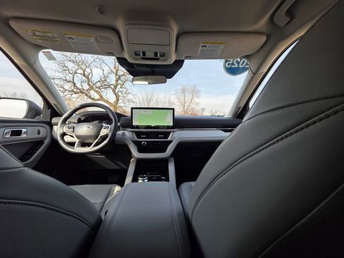 Certified 2025 Ford Explorer Active w/ Active Comfort Package image 38