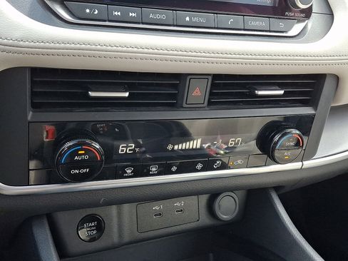 Used 2025 Nissan Rogue SV AWD/4WD image 17