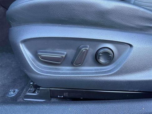 Used 2018 Toyota Camry SE image 14