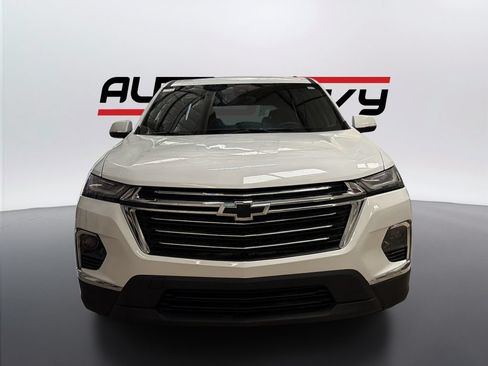 Used 2023 Chevrolet Traverse LT FWD image 2
