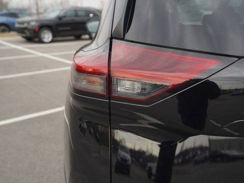 Used 2023 Nissan Rogue S image 67