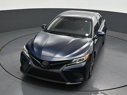 Used 2018 Toyota Camry SE w/ Moonroof Package FWD image 22