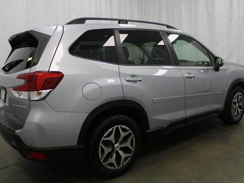 Used 2020 Subaru Forester Premium AWD/4WD image 6