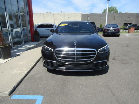 Used 2024 Mercedes-Benz S 580 4MATIC Sedan image 3