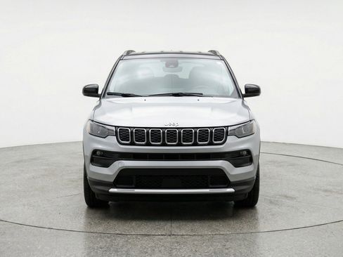 Used 2025 Jeep Compass Limited AWD/4WD image 2