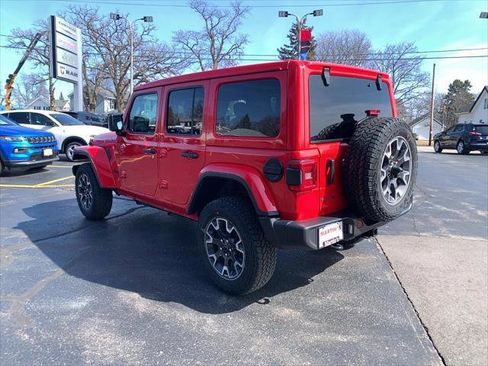 Used 2025 Jeep Wrangler Sahara image 6