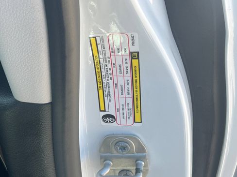 Used 2023 Chrysler Pacifica Limited FWD image 40