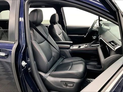 Used 2025 Toyota Sienna XSE FWD image 8