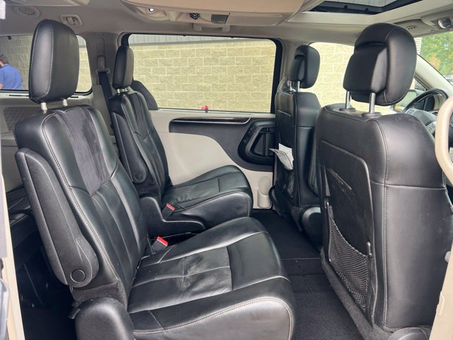 Used 2013 Chrysler Town & Country Limited w/ Luxury Group FWD image 13