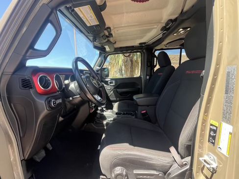 Used 2020 Jeep Gladiator Rubicon AWD/4WD image 9