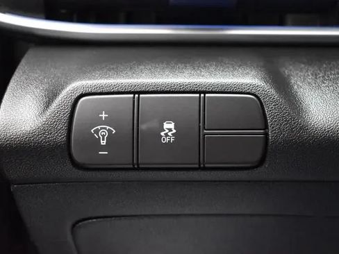Used 2024 Hyundai Elantra Limited FWD image 22
